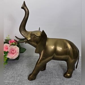 Vintage‎ Large  Metal (Brass?) Elephant Sculpture Home Decor Made In Korea